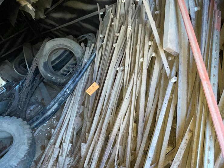 #6090-•-large-quantity-of-t-posts-image-1