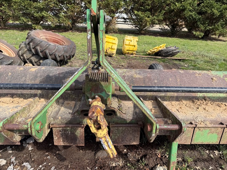 john-deere-220-image-27