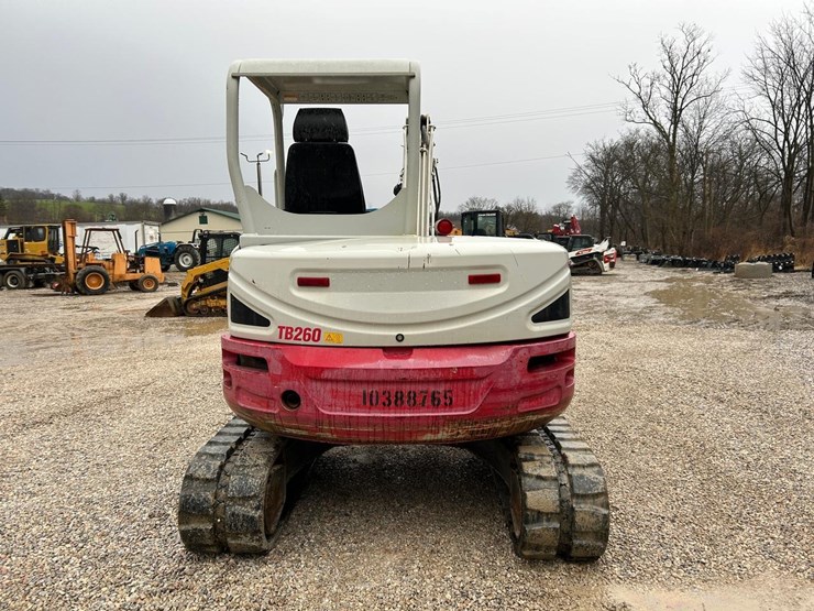 2015-takeuchi-tb260-image-3