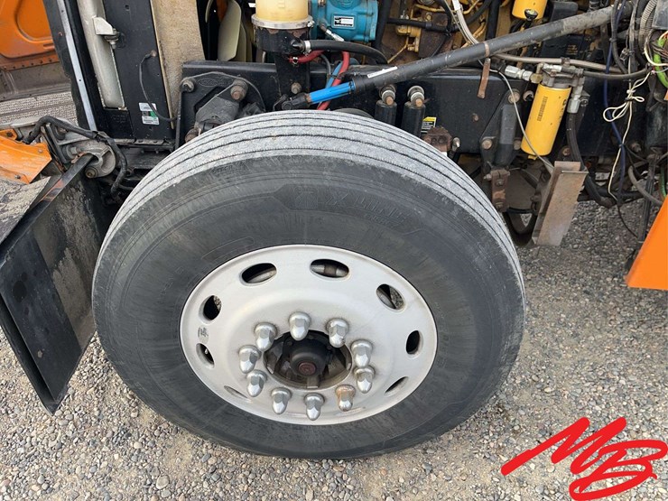 2004-peterbilt-379-image-18