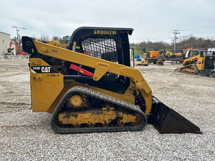 2015-caterpillar-249d-image-6