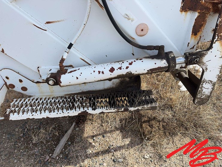 2002-sterling-m8500-image-23