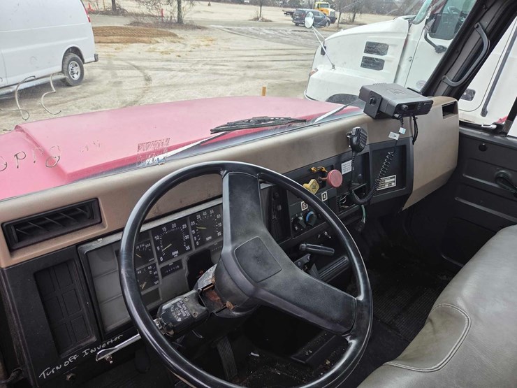 international-4700-image-6