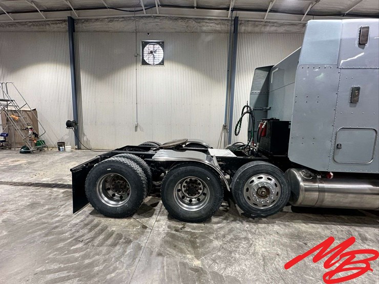 2007-peterbilt-379-image-31