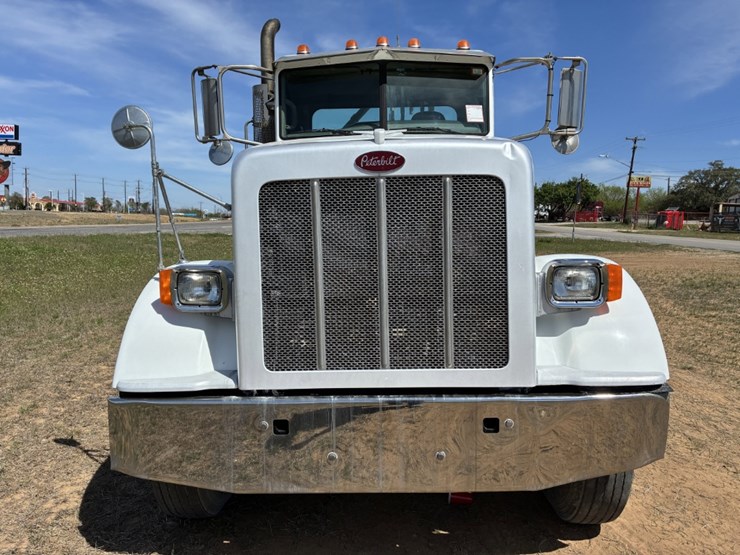 2012-peterbilt-367-image-2