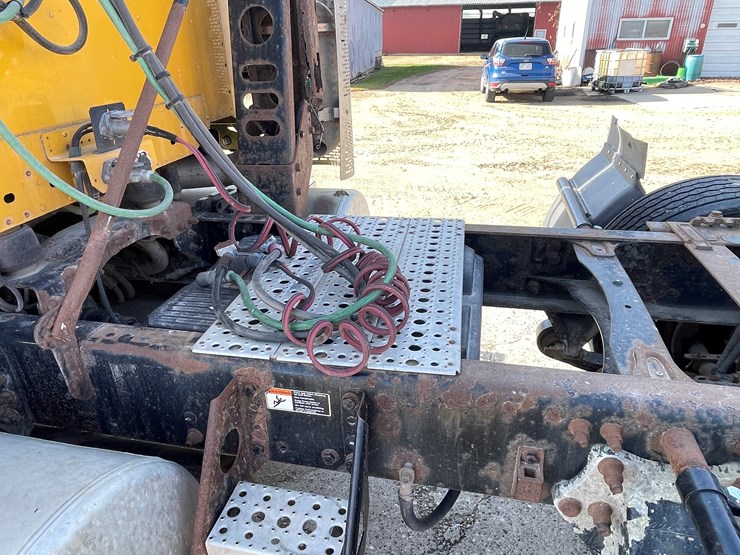 #6036-•-2009-freightliner-semi-(wi-title-in-delay)-image-23