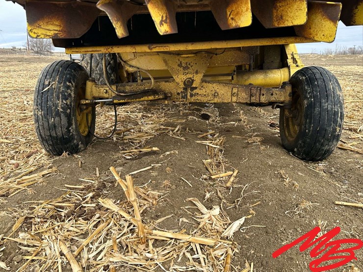 new-holland-70-image-24