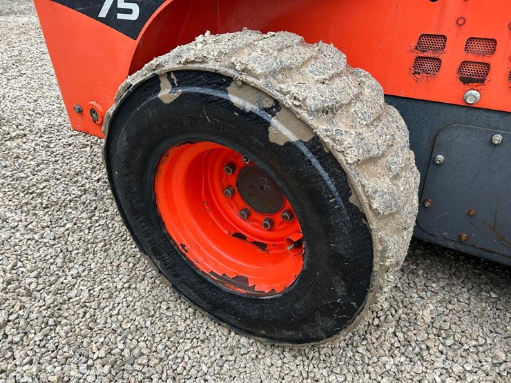 2019-kubota-ssv75-image-13