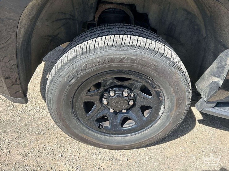 2017-chevrolet-tahoe-image-23