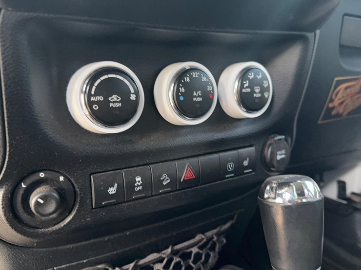 2014-jeep-wrangler-image-25