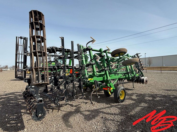 john-deere-2310-image-5