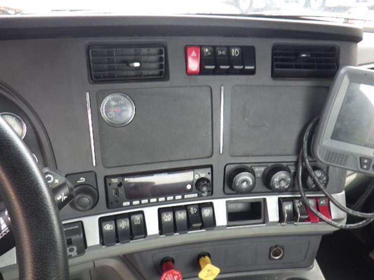 2022-kenworth-t680-image-18