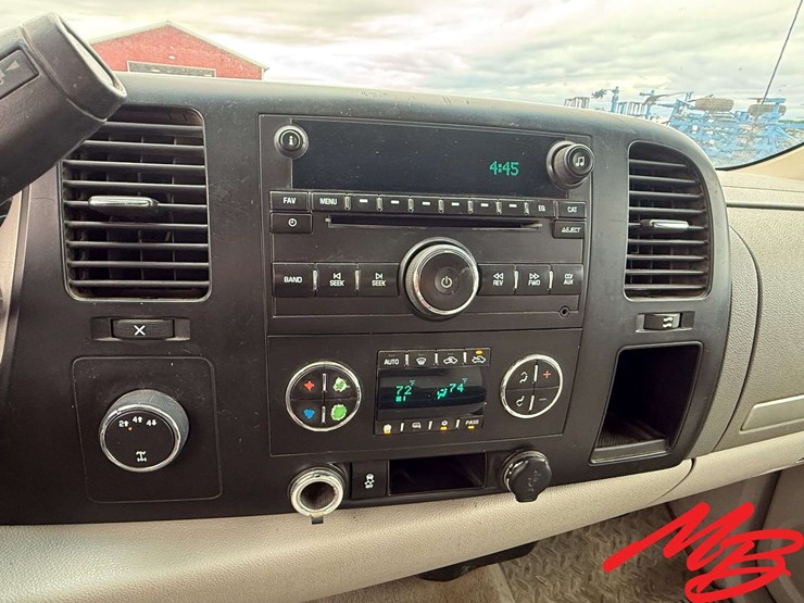 2014-chevrolet-2500-image-19