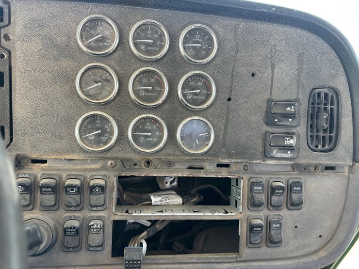 2012-peterbilt-386-image-13