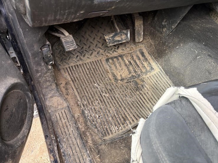 2009-chevrolet-3500-image-12