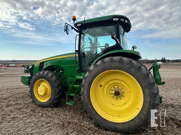 john-deere-8235r-image-2