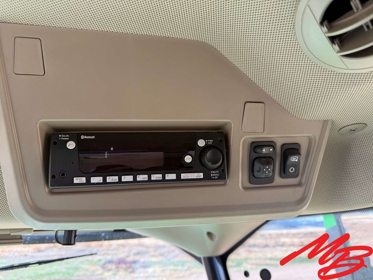 2024-john-deere-w260r-image-18