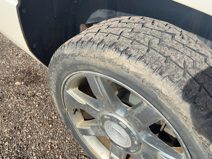 2008-cadillac-escalade-image-10