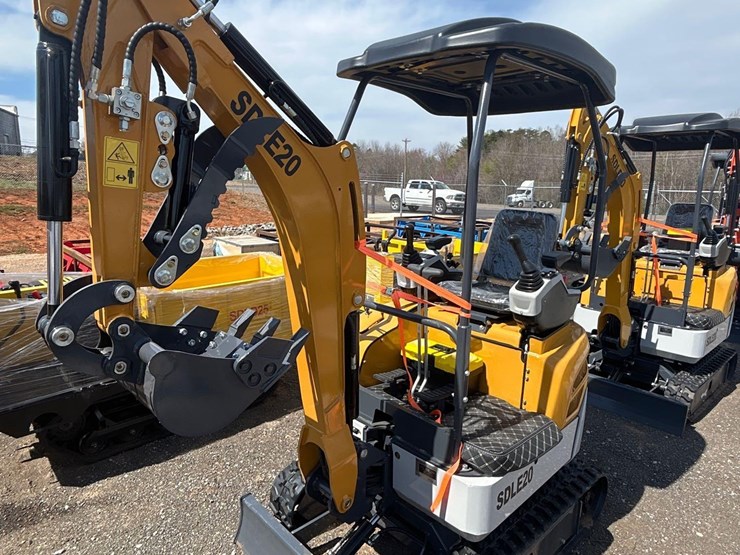 2025-sdlanch-sdle20-mini-excavator-image-1
