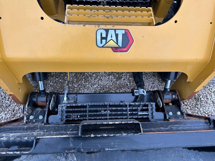 2023-caterpillar-299d3-image-10