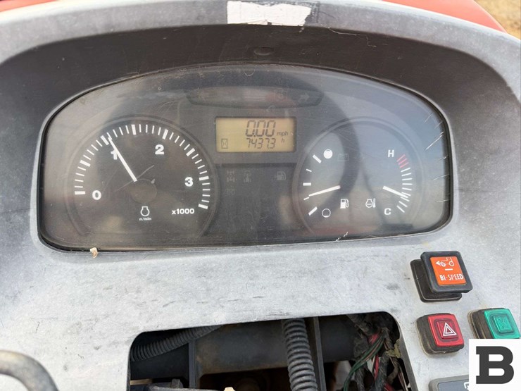 2014-kubota-m8540n-image-31