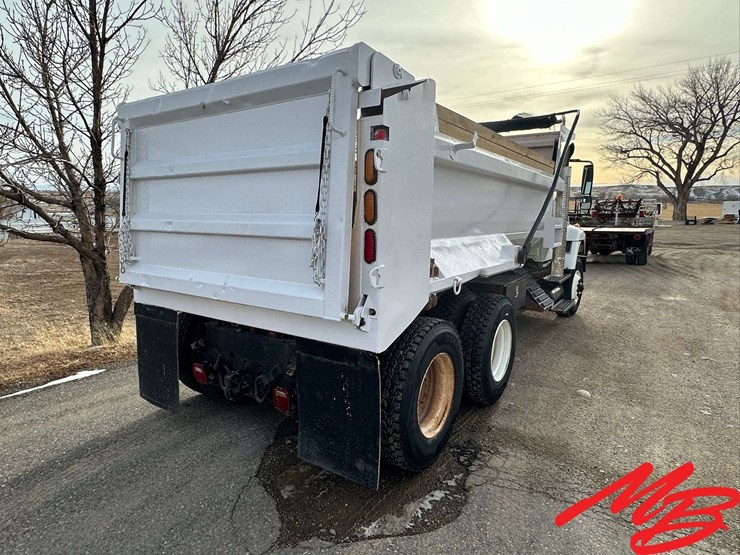 2008-international-7400-image-5