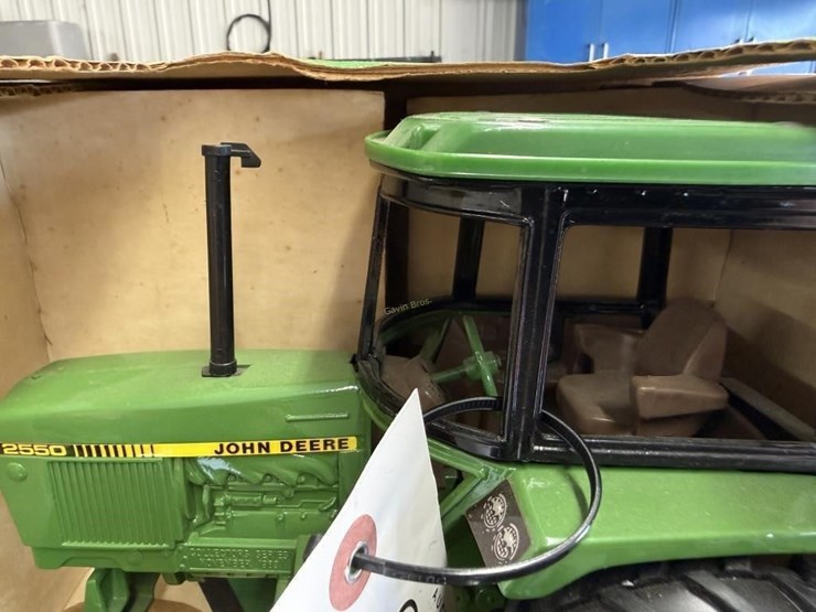 john-deere-2550-image-2