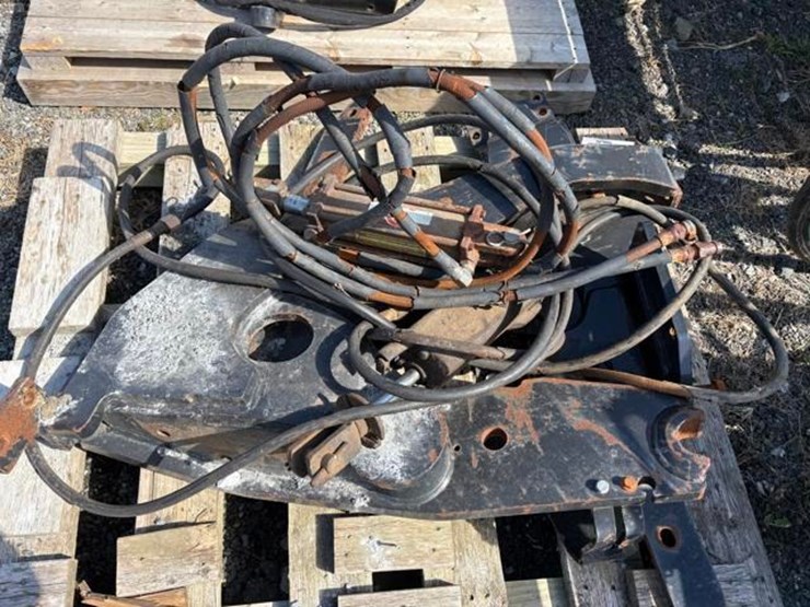 loader-brackets-image-3