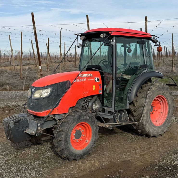 2016 KUBOTA M8540HD