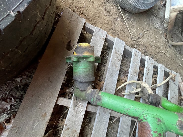 #6082-•-john-deere-front-axle-for-wide-front-image-13