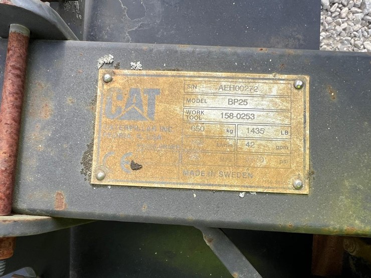 caterpillar-100-image-14