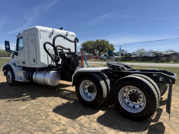 2018-peterbilt-567-image-7