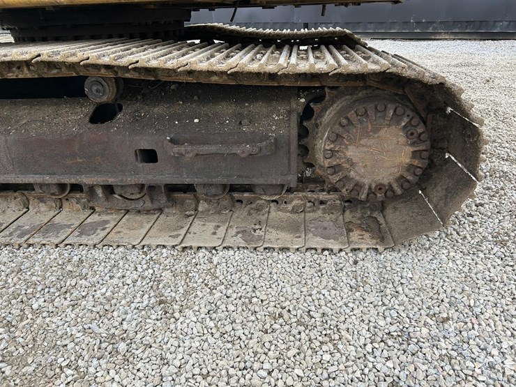 caterpillar-320e-image-19