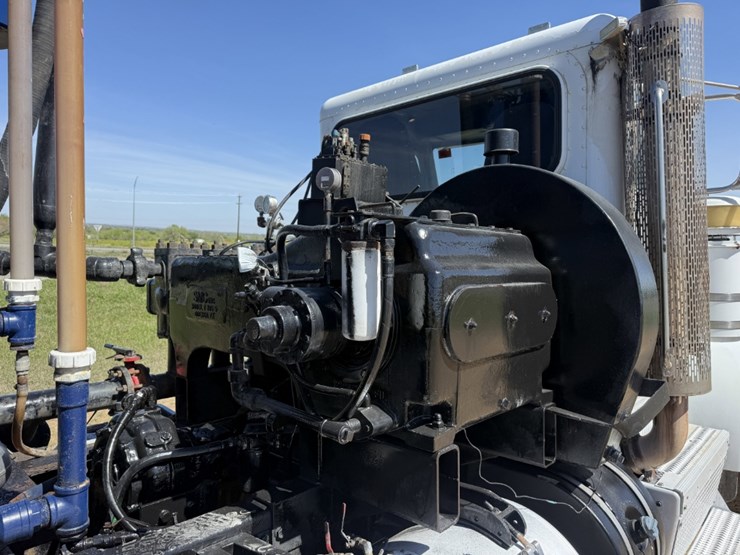 2013-peterbilt-367-image-14