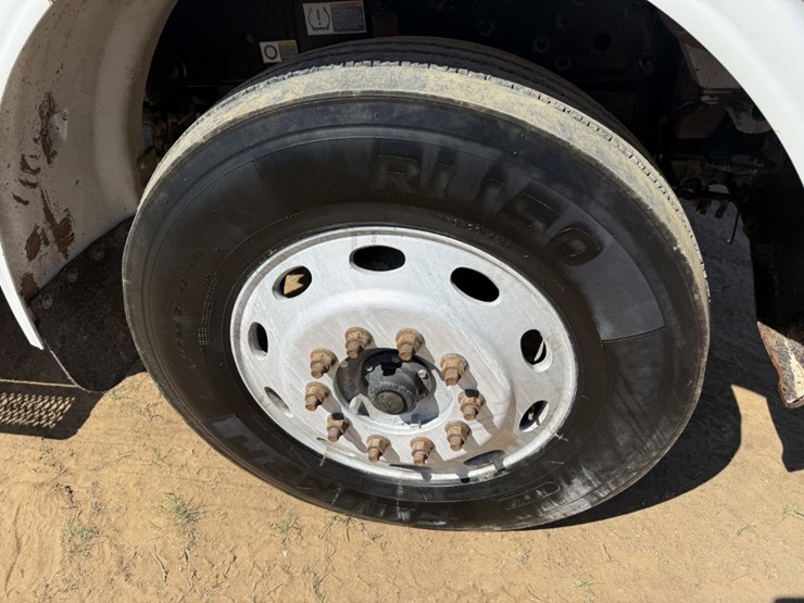 2013-peterbilt-367-image-19