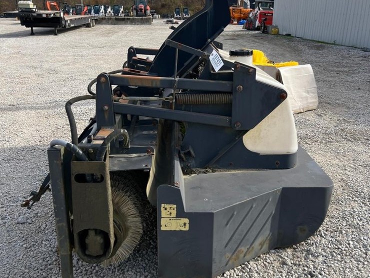 caterpillar-100-image-2