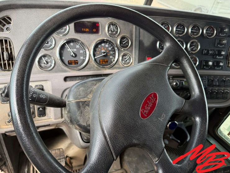 2013-peterbilt-388-image-43