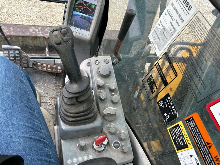 2020-deere-135g-image-27