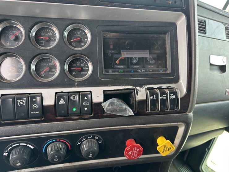 2013-kenworth-t660-image-11