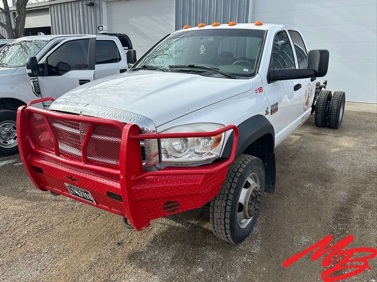 2010-dodge-ram-4500-image-2