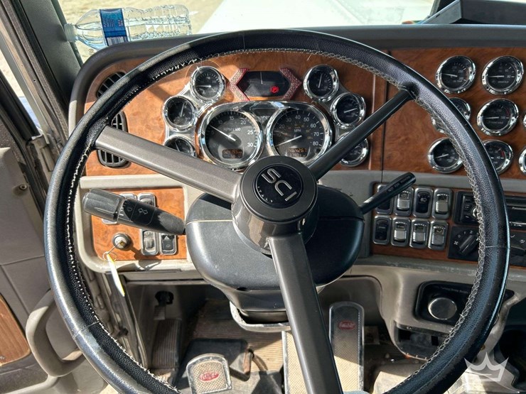 2006-peterbilt-379-image-16