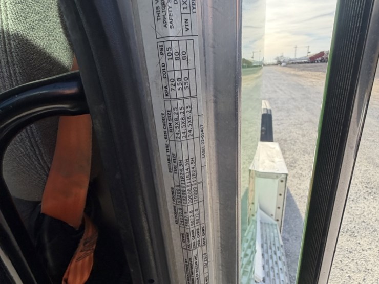 2021-peterbilt-367-image-21