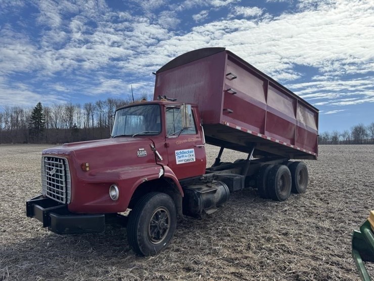1980-ford-8000-image-1