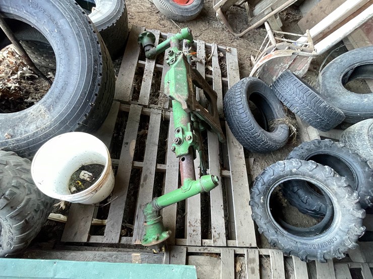 #6082-•-john-deere-front-axle-for-wide-front-image-7