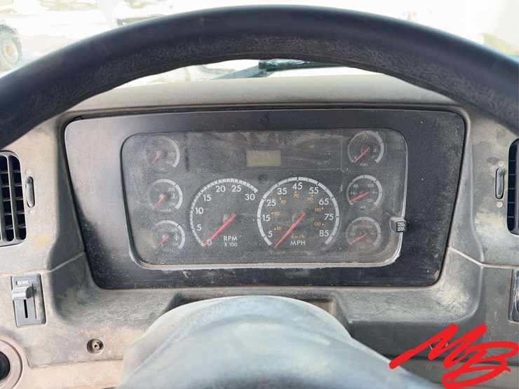 2002-sterling-m8500-image-33