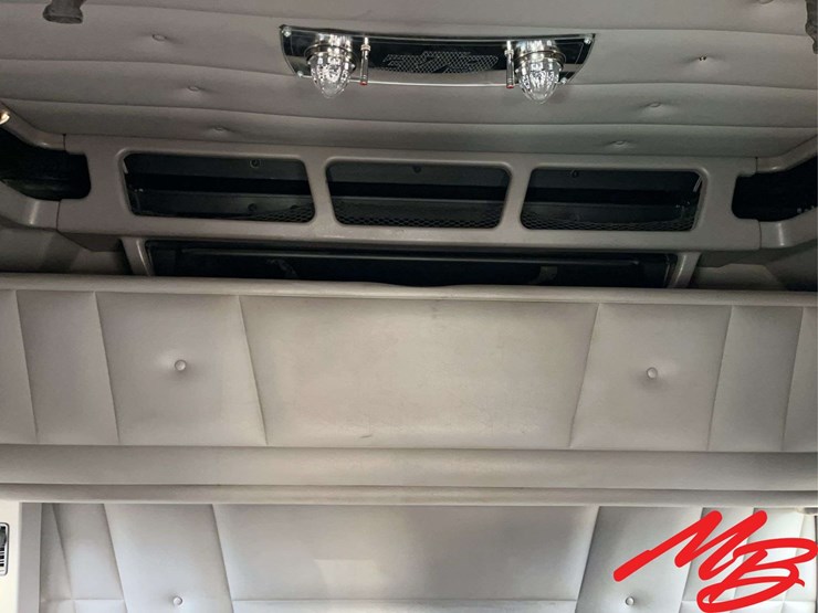 2004-peterbilt-379-image-51