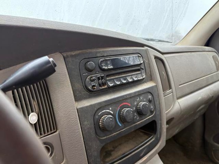 2004-dodge-ram-1500-image-15