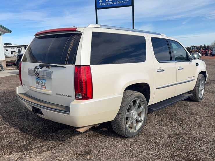 2008-cadillac-escalade-image-5