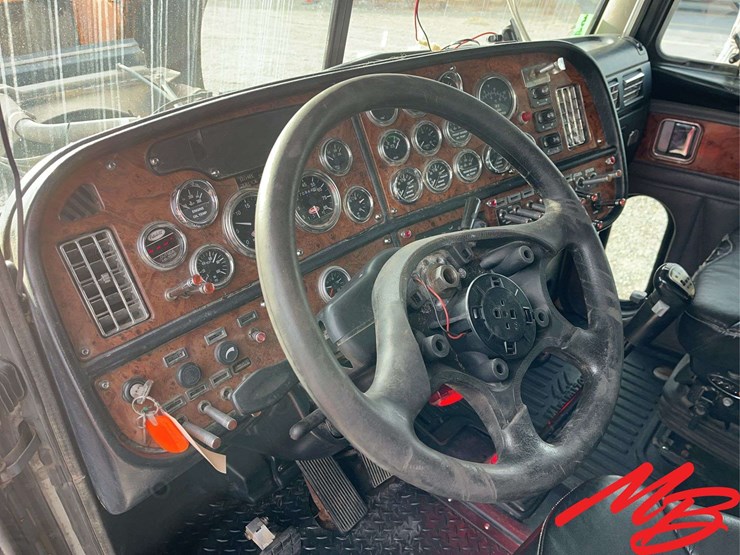 2004-peterbilt-379-image-41