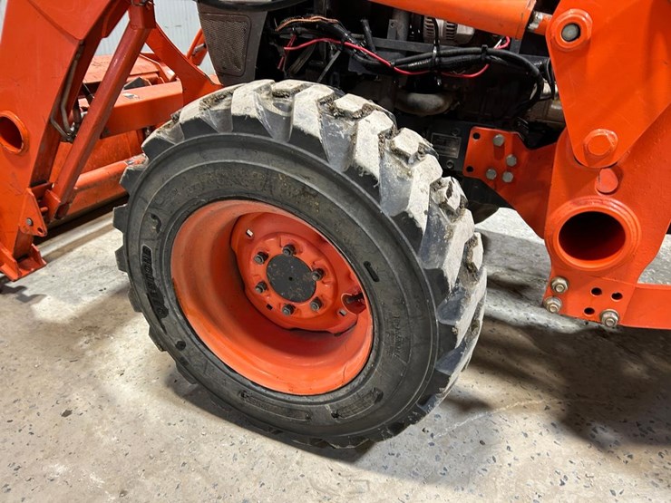 kubota-la724-image-16